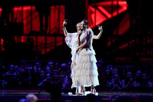 Kylie+Minogue+BRIT+Awards+2018+Show+8A_H3vq3KJxx.jpg