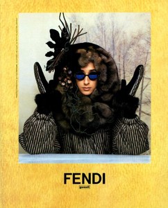 5a8df9ea79ff2_Fendi1991byKarlLagerfeld01.thumb.jpg.9fae2fe09d33968acd3a7433bffe96f9.jpg