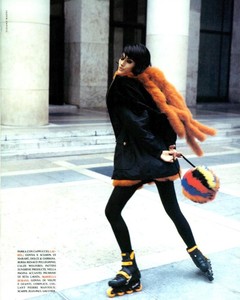 5a8dfd098ec01_VOGUEITALIANOVEMBER1991controventobytizianomagni03.thumb.jpg.e17c60706d9ba663dd5b68670012f610.jpg