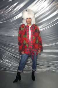 Tina+Kunakey+Moncler+Genius+Milan+Fashion+rXeEp7e3ff1x.jpg