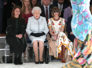 Anna+Wintour+Queen+Presents+Inaugural+Queen+AOORwbn_0N8x.jpg