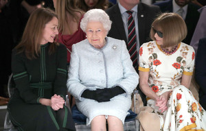 Anna+Wintour+Queen+Presents+Inaugural+Queen+WiJ3Smt93bkx.jpg