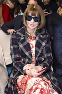 Anna+Wintour+Gucci+Front+Row+Milan+Fashion+xKy7MweQh_zx.jpg