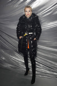 Caroline+Vreeland+Moncler+Genius+Milan+Fashion+zYcElnPFiFex.jpg