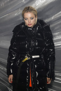 Caroline+Vreeland+Moncler+Genius+Milan+Fashion+zNbwEm8cuVSx.jpg