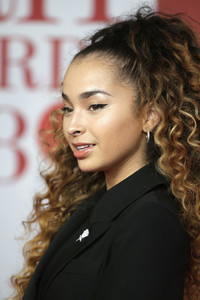 Ella+Eyre+BRIT+Awards+2018+Red+Carpet+Arrivals+fclmD4d7lnvx.jpg