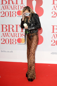 Alice+Dellal+BRIT+Awards+2018+Red+Carpet+Arrivals+1DNEsxtM5R4x.jpg