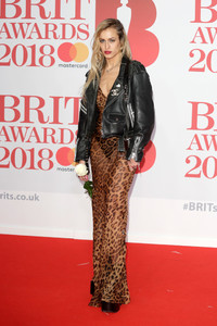 Alice+Dellal+BRIT+Awards+2018+Red+Carpet+Arrivals+xSZKGkPCRcIx.jpg