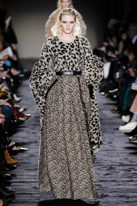 MaxMara+Fall+2018+8Qq7T0hyoCnx.jpg