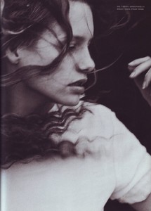12Vogue_Italia_May_1999_A_windy_summer_by_Peter_Li (1).jpg