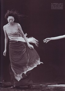14Vogue_Italia_May_1999_A_windy_summer_by_Peter_Li (1).jpg