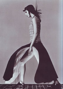 Vogue_Italia_May_1999_Unexpected_shapes_by_klein (6).jpg