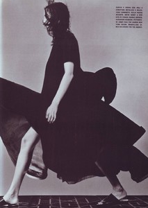 Vogue_Italia_May_1999_Unexpected_shapes_by_klein (11).jpg