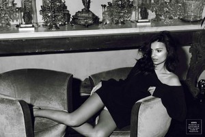 5a8eecebbb559_EmilyRatajkowski_VanityFair_Esp2018-02(10).thumb.jpg.7cfe337920afe6b3e366fc42ae2c328d.jpg