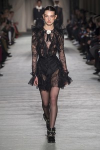 McKenna Hellam Philosophy di Lorenzo Serafini Fall 2018 RTW MFW.jpg