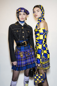 Versace+Fall+2018+Backstage+q71P4U9S7iql.jpg