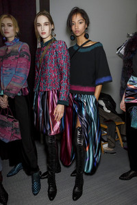5a9488a1b72b2_giorgio-armani-bks-z-rf18-7492(1).thumb.jpg.5b063db8ee8395e8086e4a1809758b35.jpg