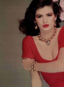 5a955619be1e1_ChristianDior198007.thumb.jpg.3415eb85e0b3b47813d5844a4b2b849e.jpg