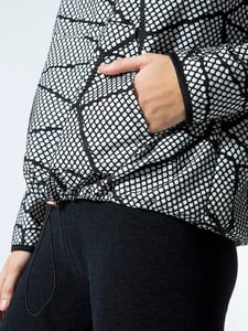 6-beyond-yoga-chromatic-pullover-outerwear-black-white-chromatic.jpg