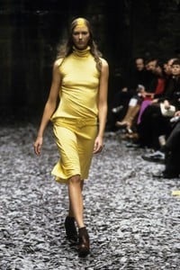 ALEXANDER-MCQUEEN-FALL-2000-RTW-43.jpg