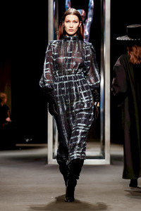 Alberta-Ferretti-RTW-FW18-Milan-8969-1519234132-bigthumb.thumb.jpg.08c5e6d0026f37663516651dd97a42d7.jpg