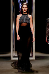 Alberta-Ferretti-RTW-FW18-Milan-9132-1519234432-bigthumb.thumb.jpg.ab73b845b347247ea801f03f12d09804.jpg