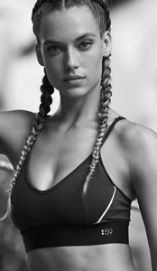 BW_HANNAH_1280x.progressive.jpg