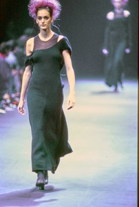 COMME-DES-GARCONS-FALL-1992-RTW-47-CN10041988.thumb.jpg.f12aa8724e0dbe1a22db2fd67bd1025a.jpg