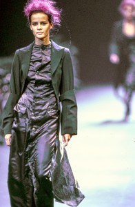 COMME-DES-GARCONS-FALL-1992-RTW-DETAIL-11-CN10041947.thumb.jpg.705b98c044e7e29a4b9c618ad94aeb12.jpg