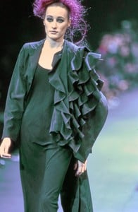 COMME-DES-GARCONS-FALL-1992-RTW-DETAIL-27-CN10041996.thumb.jpg.8f5160d9950a62353b27c2856e04fdc6.jpg