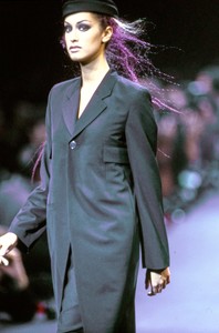 COMME-DES-GARCONS-FALL-1992-RTW-DETAIL-28-CN10042004.thumb.jpg.3c0010832ab0e10c41134d6247b40ea5.jpg