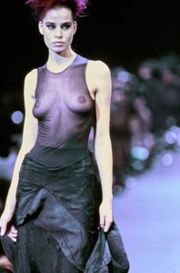 COMME-DES-GARCONS-FALL-1992-RTW-DETAIL-30-CN10042011.thumb.jpg.503abaa06ac62cdc80174960b2dfa7da.jpg