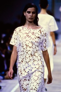 COMME-DES-GARCONS-SPRING-1992-RTW-09-CN10044160.thumb.jpg.8c779bb468442f331a8924a272548150.jpg