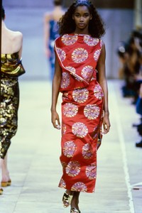 COMME-DES-GARCONS-SPRING-1992-RTW-132-BEVERLY-PEELE-CN10044359.thumb.jpg.1789ae2d1457f0837fe384bf80942402.jpg