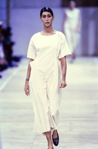 COMME-DES-GARCONS-SPRING-1992-RTW-22-GISELE-ZELAUY-CN10044186.thumb.jpg.079388df7585676bd65d76e63e09863e.jpg