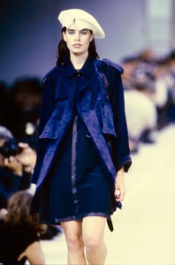 COMME-DES-GARCONS-SPRING-1992-RTW-32-CN10044201.thumb.jpg.b7a56520c2da0c0b64eed13e6b8d6f16.jpg