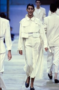 COMME-DES-GARCONS-SPRING-1992-RTW-49-GISELE-ZELAUY-CN10044229.thumb.jpg.811958da26a318ce7ef138d60cf2474b.jpg