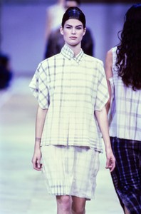 COMME-DES-GARCONS-SPRING-1992-RTW-65-MEGHAN-DOUGLAS-CN10044255.thumb.jpg.c5fe03173108fd04727922569e3250c5.jpg