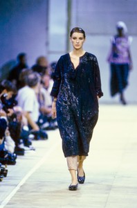 COMME-DES-GARCONS-SPRING-1992-RTW-74-CN10044273.thumb.jpg.c2d43e35e65a09352ff2fbcba3904b2f.jpg