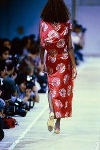 COMME-DES-GARCONS-SPRING-1992-RTW-DETAIL-80-CN10044360.thumb.jpg.6e53b34bad3867bf957a97908ac2a329.jpg