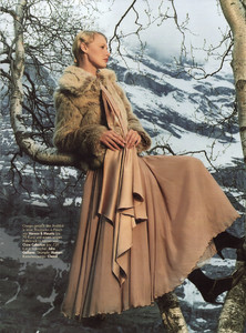 CpDe0104Glamour06.thumb.jpg.95f9bb94e99b0d685506112f03356d0c.jpg