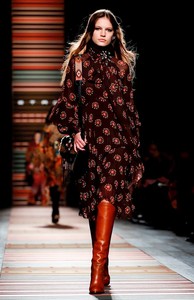 Faretta_Catwalk_ETRO_01.thumb.jpg.509861e110fa5658d8c2d051b298e5d5.jpg