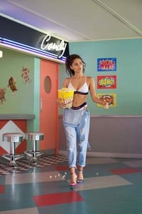 Fashion-Drive-in-4.thumb.jpg.3bcb5c4cde6f2737a5a40517c3de6c3b.jpg