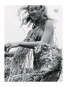 Glamour_-_Mars_2018-18.jpg
