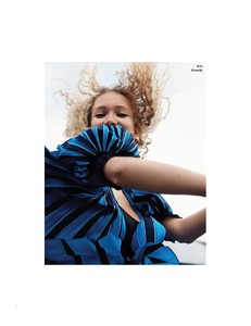 Glamour_-_Mars_2018-22.jpg