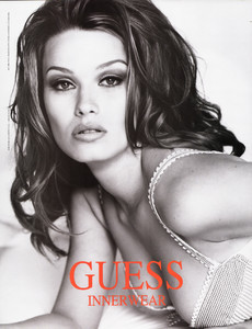 GuessInnerwearAdElleUS1294b.thumb.jpg.785ca28a3f7d8a6acd5e303d6239fa31.jpg