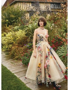 Harper_s_Bazaar_UK__March_2018-11.jpg