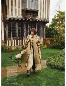 Harper_s_Bazaar_UK__March_2018-18.jpg
