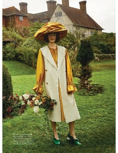 Harper_s_Bazaar_UK__March_2018-2.jpg
