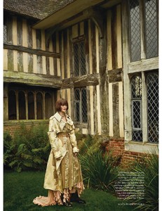 Harper_s_Bazaar_UK__March_2018-3.jpg
